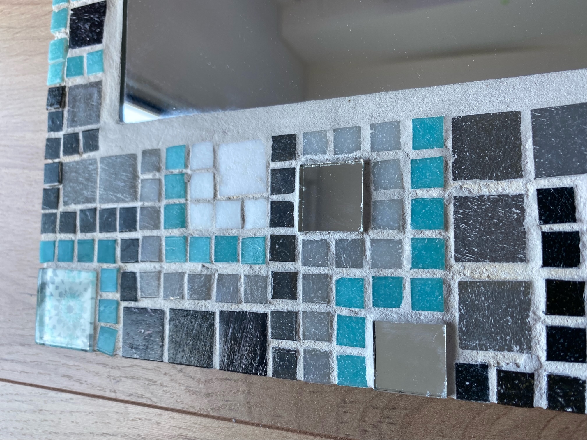 Model wearing plain white basic tee.