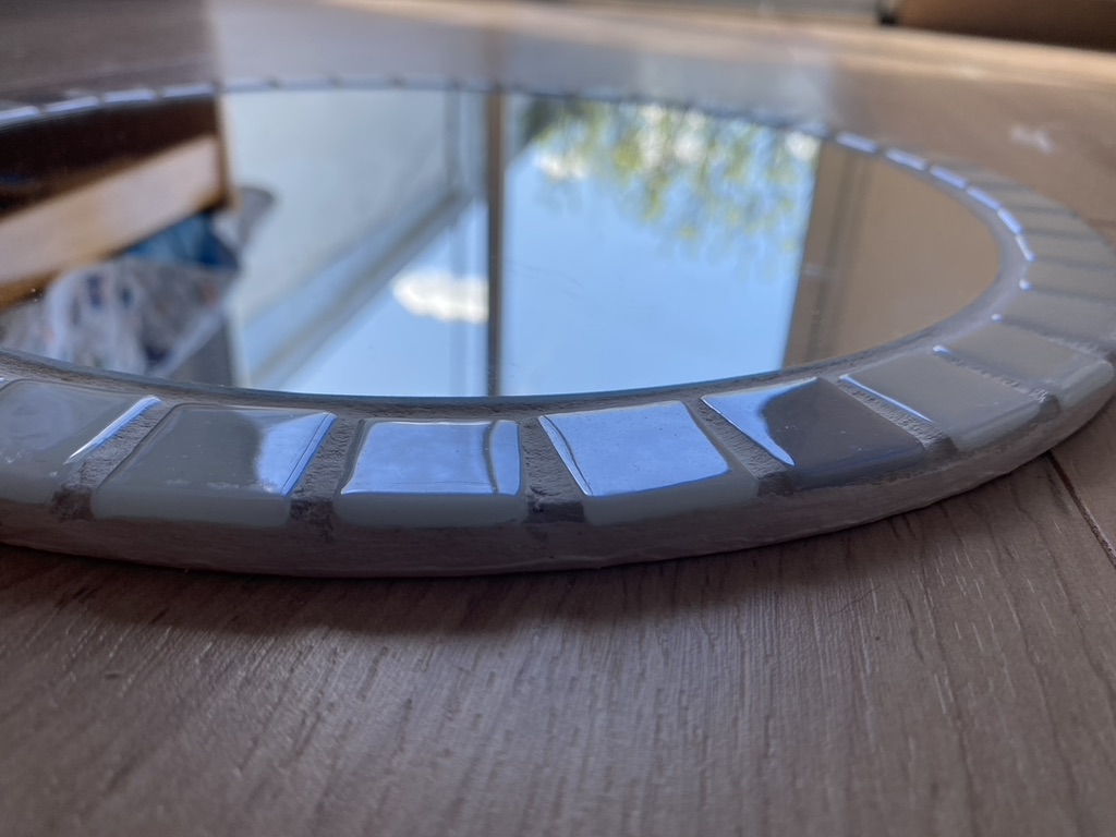 Model wearing plain white basic tee.