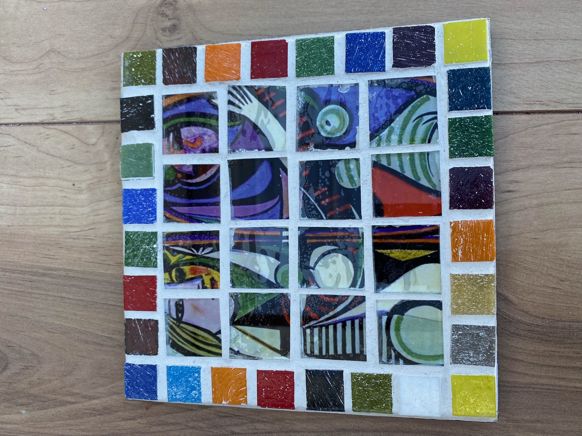 Model wearing plain white basic tee.