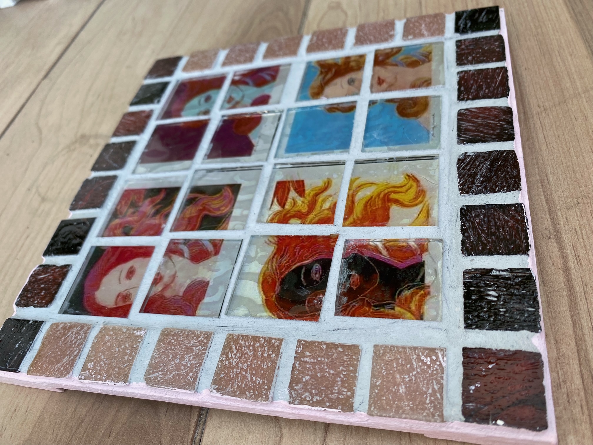 Model wearing plain black basic tee.